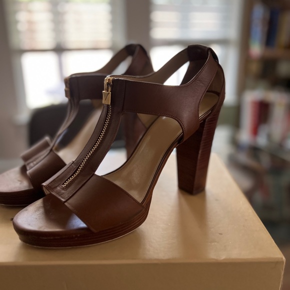 Micheal Kor, size 11, Tan, Berkley platform sandal - Picture 8 of 11